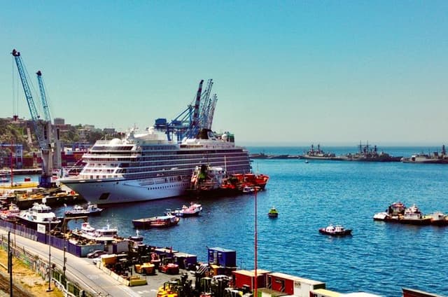 Transfer Valparaiso Cruise Terminal to Santiago + Tour & Winery