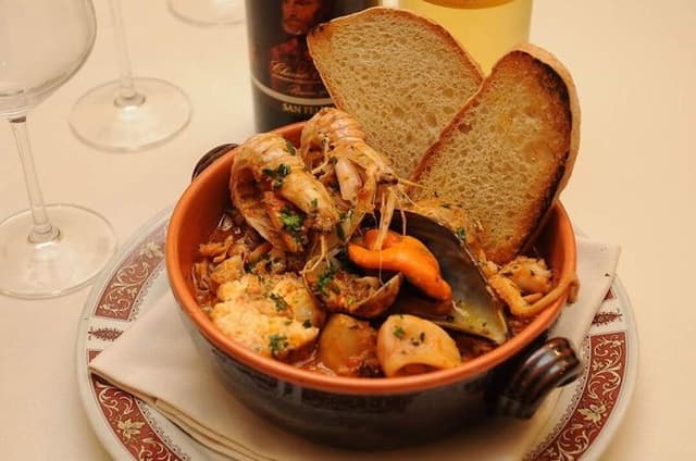 Livorno Premium Golf Cart Market Tour and Cacciucco Lunch