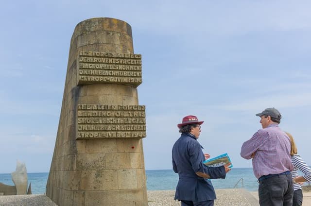 D-Day Battlefield sites with Ticket, Lunch & Guide from Le Havre