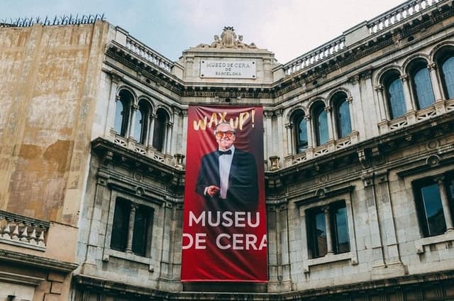 Museo de Cera Ticket and City Audio Tour in Barcelona