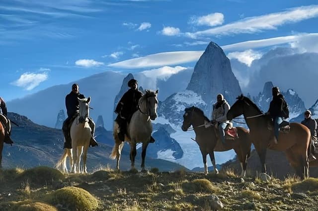 Chalten: Fitz Roy panoramic trekking with lunch and activities