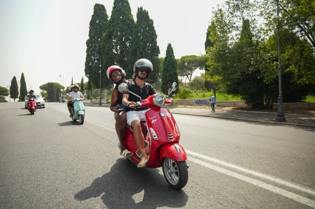 Explore Rome by Vespa With Pick up and Drop Off