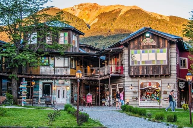 Bariloche Circuito Chico Trekking and Colonia Suiza Tour