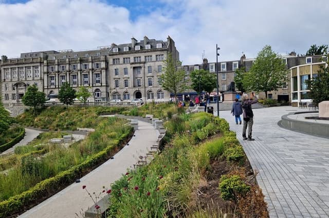 Ten Stories and Sights Tour of Aberdeen