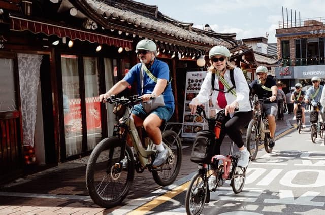 Seoul Like a Local: E-Bike Tour with Hidden Gems & Korean Food