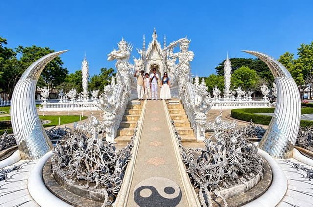 Best of Chiang Rai: 7 Major Sites & River View Buffet