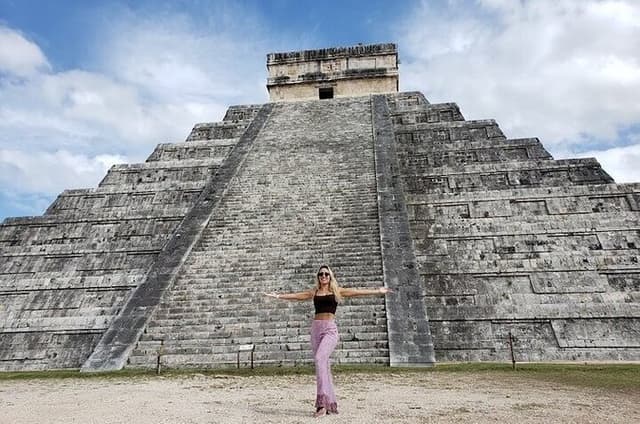 Tour of Chichén Itzá, 2 cenotes and Valladolid