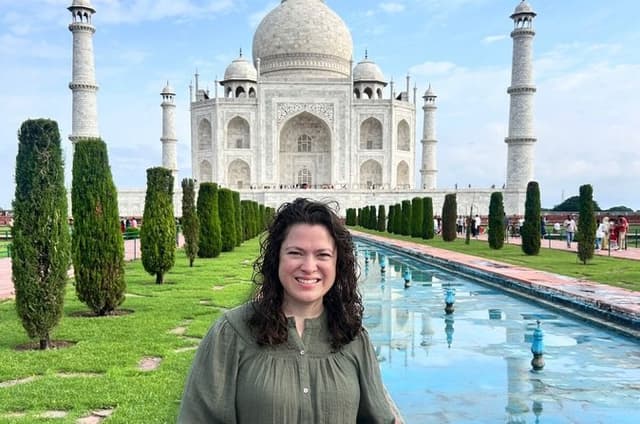 2-Day Tour to The Taj Mahal and Agra from Goa with Both Side Commercial Flights