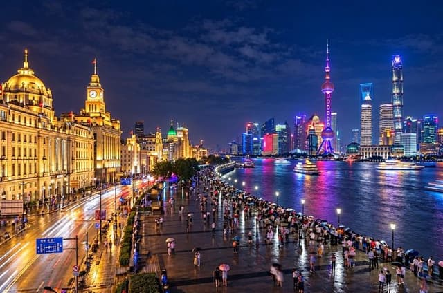 Shanghai After Dark: Bund, Shikumen & Xintiandi Walking Tour