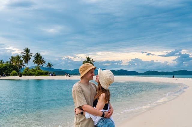 Phuket: Naka Islands and Koh Yao Yai Longtail Tour with Lunch