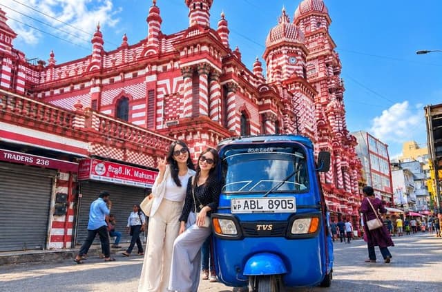 All Inclusive Colombo Private Tuk Tuk Tour Entry Fees and Snacks