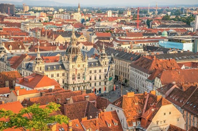 Graz on foot Between Hof and Krone Self-guided audio tour