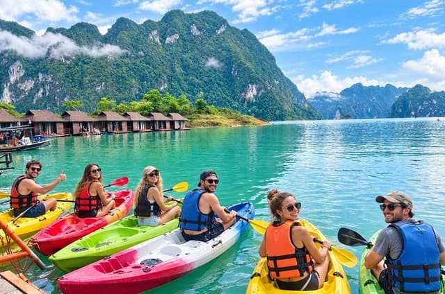 Khao Sok: Cheow Lan Lake National Park Sightseeing and Kayaking