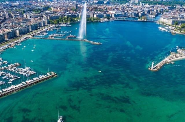 Geneva Old Town Walking Tour with Optional Archaeological Site