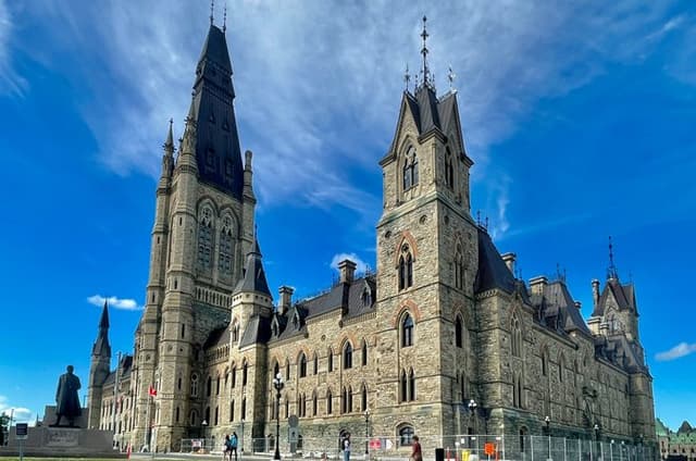 Ottawa Private Guided Sightseeing Tour with Hotel Pickup