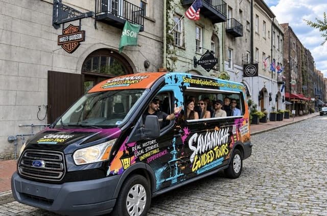 Guided Sightseeing Express Tour of Savannah's Historic District