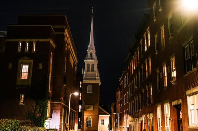 Boston Haunted Donut Tour: Sweet Treats and Spooky Stories