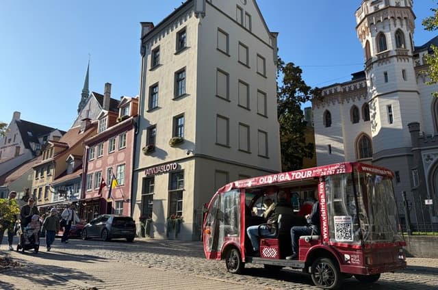 Old Riga E-Cart Guided Tour with Local Driver & Audio Guide