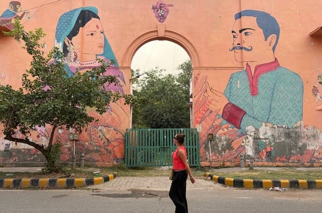Delhi Street Art Tour and Lodhi Garden Walking Tour