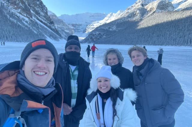 Lake Louise & Johnston Canyon Winter Day Tour from Banff