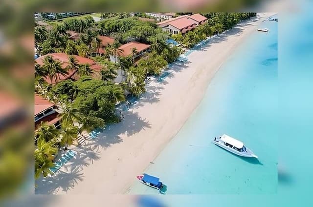 Roatan West Bay Beach Day Pass Plus Wildlife Experience