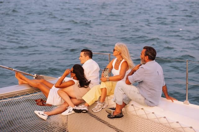 Lisbon: Sunset Catamaran Boat Tour with 1 Drink