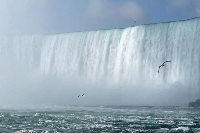 Niagara Falls Adventure Walking Tour and Scenic Helicopter Flight