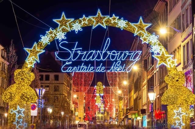 Strasbourg: Christmas Markets Walking Tour with Mulled Wine