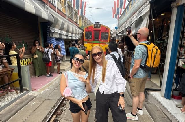 Damnoen Saduak Floating Market and Maeklong Railway Market Tour