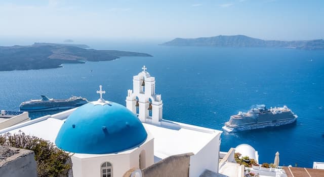 Free Walking Tour of Fira: Caldera Views, Local Stories & Hidden Spots