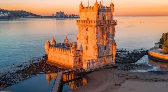 Lisbon Sunset Photo Tour: Belém, Pastéis & Prosecco