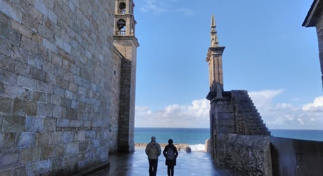 Santiago Tour: Finisterre, Muxía, and the Lighthouses of the Costa da Morte
