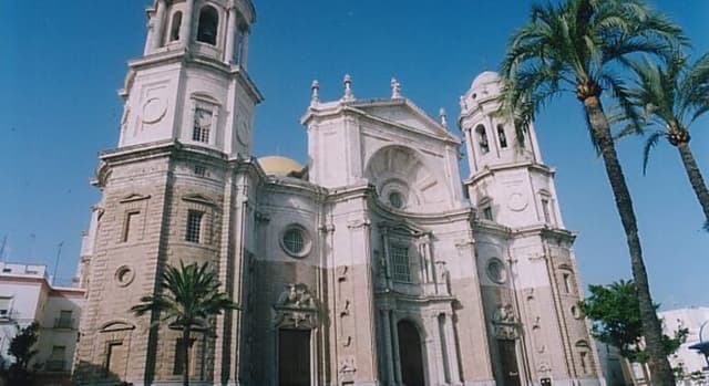Free Tour Walking through Cadiz