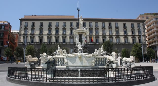 Free Panoramic Tour of Naples