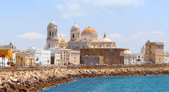 Free Tour of Cadiz: History, Anecdotes and Curiosities