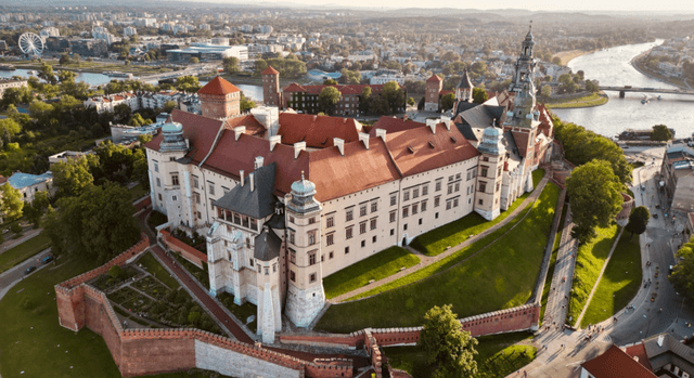 Free Tour of Krakow: Old Town, Jewish Quarter, Castle & Krakow Ghetto