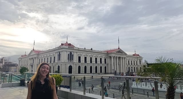 Scars of San Salvador Free Tour