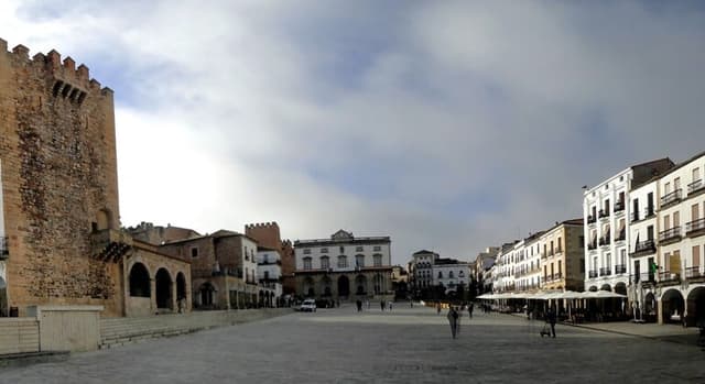 Fundamental Free Tour of Cáceres