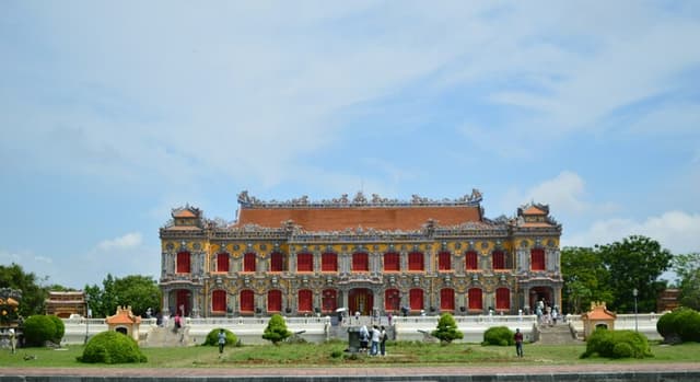 Hue Imperial City Tour with Lunch/ Dinner
