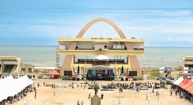 Accra City Tour: James Town History, Colonial Forts & Local Culture