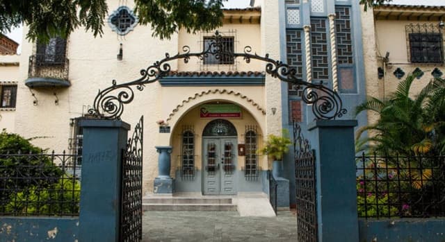 San Pedro Cemetery Museum & Prado Park Tour