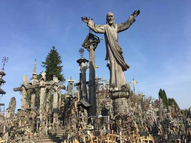 Hill of Crosses Tour