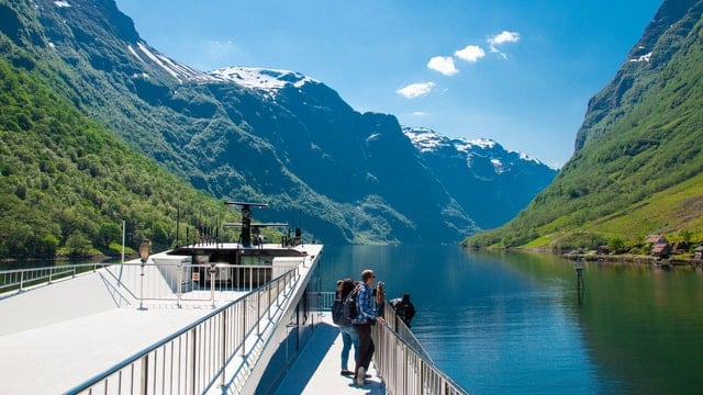 Nærøyfjord Cruise & Flåm Railway Tour