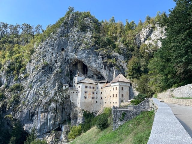 Ljubljana–Postojna Caves & Predjama Castle Tour