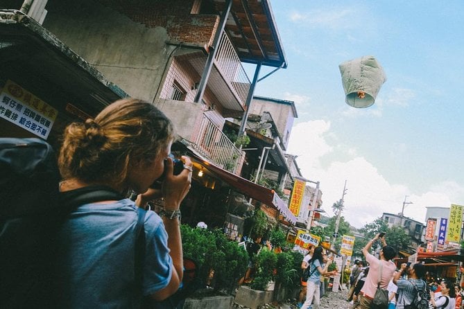 Jiufen Pingxi Sky Lantern Tour