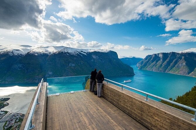 Nærøyfjord Cruise & Flåm Railway Tour