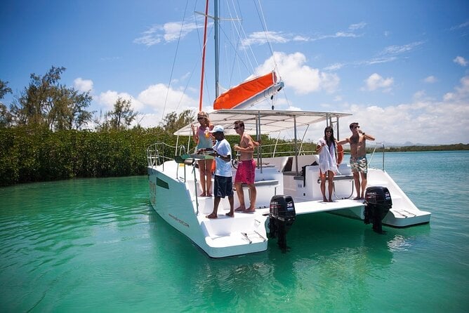 Catamaran to Ile aux Cerfs