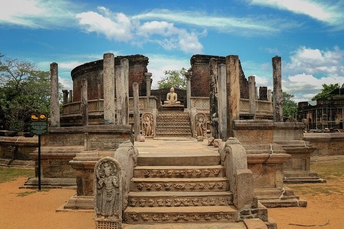 Polonnaruwa Sightseeing Day Tour