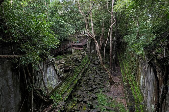 Kulen Mountain, Beng Mealea & Banteay Srei Tour