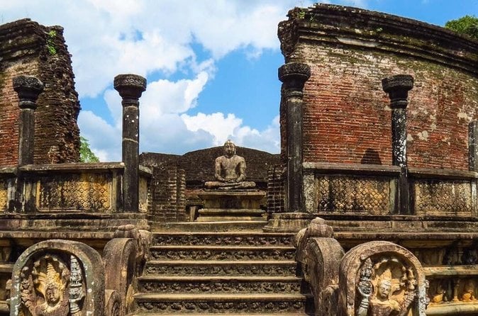 Sigiriya & Dambulla Escape